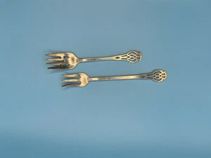 Eine Einleggabel aus Sterlingsilber und eine Aufschnittgabel aus Sterlingsilber - Bild 1 von 4