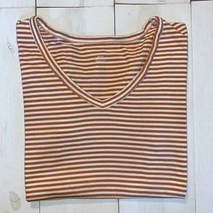 Women's American Eagle Burnt Orange and Cream Striped T Shirt - Picture 1 of 4