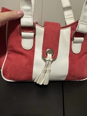 Cartera Estee Lauder Gamuza/Imitación Cuero con Monedero Rosa Frambuesa y Blanco Foto 1 de 4