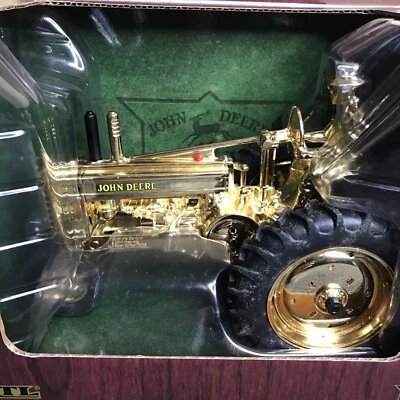 Трактор John Deere модель A золотой с мужчиной ограниченный выпуск винтажный ERTL 2003 - Изображение 1 из 4