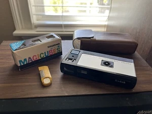 KODAK POCKET INSTAMATIC 40 Camera With Magicubes 110 Film Format - Picture 1 of 3