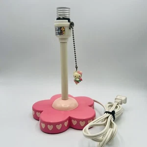 Lampada vintage Hello Kitty 2000 Sanrio catena estraibile con ciondolo base fiore rosa. - Foto 1 di 8