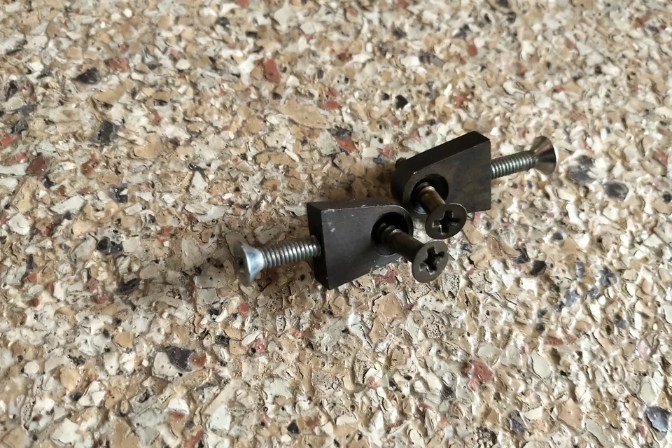 Lowrey 1976 parte de órgano herrajes tornillos conector para soporte de partituras de escritorio de música  Foto 1 de 4