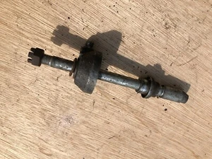 KAWASAKI Z200 FRONT WHEEL SPINDLE SPEEDO DRIVE KZ200 SPEEDO DRIVE SPINDLE AXEL - Picture 1 of 6