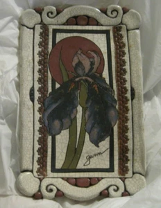 Gunn Keramik Wandbehang 6"x10" ~ Iris ~ signiert ~ LBDLL - Bild 1 von 5