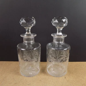 Paar antike floral gravierte Glas Köln Kommode Flaschen 8" hoch sehr guter Zustand - Bild 1 von 8