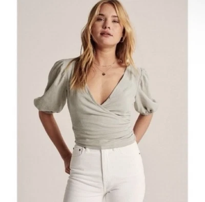 NUEVO Top Abercrombie And Fitch Mujer M Camisa Envolvente Manga Abullonada Salvia Lechera Crop Foto 1 de 4