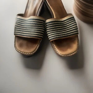 Eric Javitz Sandals Slip On Multicolor/Tan Woven Low Wedge, Size 7M - Picture 1 of 8
