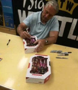 Bret Hitman Hart Signed WWE Ultimate Edition + Inscription COA - Bild 1 von 3