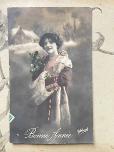 Carte Postale ancienne fantaisie Bonne Année Jeune femme élégante - Bild 1 von 1