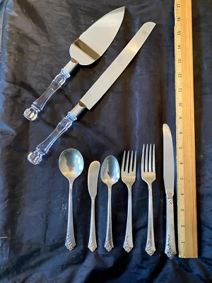 JUEGO DE CUBIERTOS DAMASCO ROSA ESTERLINA DE HEIRLOOM/ONEIDA PARA 8 CON JUEGO DE BODA. Foto 1 de 4