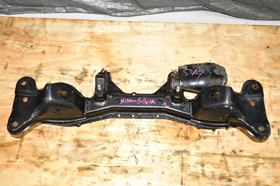 JDM 1995-1998 Nissan 240sx S14 OEM Subquadro Frontal Motor Berço Crossmember S14 - Imagem 1 de 3