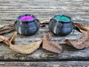 Witch's Cauldron Sensory Fidget Toy - Halloween Desk Toy Magnetic Keychain - Picture 1 of 9