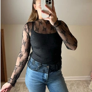 Wild Fable: Schwarzes Langarmshirt mit Netzspitze - Bild 1 von 7