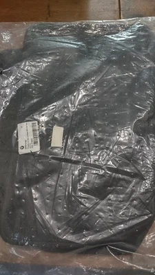 Juego de alfombrillas troqueladas Chrysler Jeep JL 4 puertas 49212G negras OEM 6BR85TX7AB Foto 1 de 3