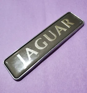 Bin17 usado 1988-94 Jaguar XJ40 maletero trasero emblema insignia logotipo XJ6 - Imagen 1 de 3