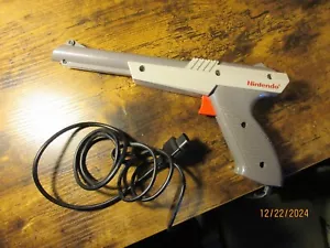 Nintendo Nes Lite Gun Gray Controller OEM Authentic Original Cleaned Tested - Picture 1 of 2