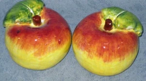 Decorazione mele frutta finta 2 sculture fatte a mano giallo rosso con foglia 4" ceramica - Foto 1 di 6