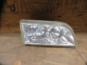 Volvo S40 V40 00-03 2000-2003 HEADLIGHT PASSENGER RH OEM # 30865269 BRIGHT - Picture 1 of 8