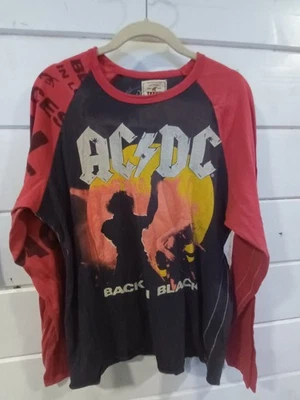 ACDC Medium Rare Trunk Ltd. Camisa Manga Larga Roja y Negra Espalda en Negro Foto 1 de 4