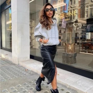 Falda midi lápiz con abertura frontal de cuero sintético negra talla XL de Zara nueva con etiquetas vanguardista clásica elegante - Imagen 1 de 12