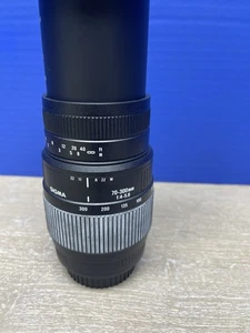 Sigma 70-300mm 1:4-5.6 DL Macro Super Lens for Canon AF/EF Mount, Tested Works - Picture 1 of 8