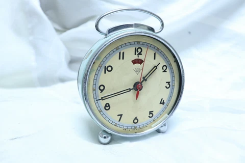 Vintage Alarm Clock, Diamond Alarm Clock Blue Sky Color Wind-Up Clock Mechanical Cover