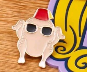 FRIENDS ENAMEL PIN - MONICA TURKEY HEAD - FREE AU POST - AU STOCK - Picture 1 of 3