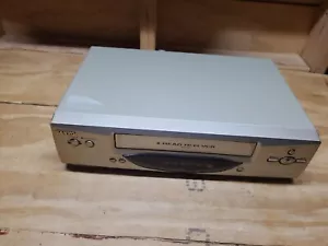Grabadora Reproductora VHS de alta fidelidad de 4 cabezales Sanyo VCR VWM-696 con cables AV - ¡PROBADO! - Imagen 1 de 10
