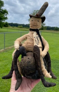 VGT? Handgefertigte Stoff Primitive Halloween Mumie mit Zylinder Reiten auf einer Spinne - Bild 1 von 10