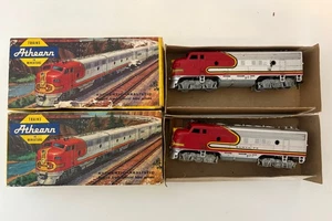 Athearn HO Santa Fe locomotives 2x - Picture 1 of 4