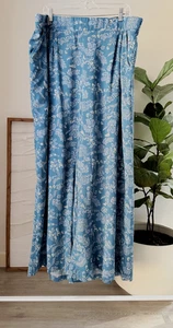 Neu mit Etikett TORRID Damenhose zum Überziehen weites Bein Devy Blumenmuster Bluesteel Größe 3 kurz 3S - Bild 1 von 4