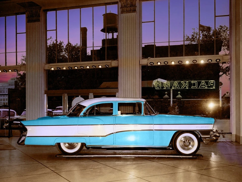 Packard Custom Clipper 1956 nuevo letrero de metal: turquesa y blanco en el concesionario Foto 1 de 1