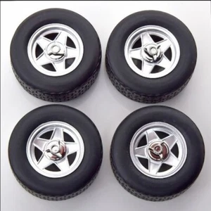 KKDCACC008 KK scale 1:18 Ferrari Tire Set with rims - Picture 1 of 2
