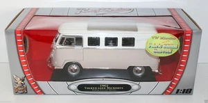 1962 Volkswagen Microbus Sliding Sunroof Edition beige/weiß 1/18 - Bild 1 von 4