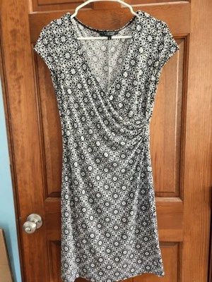 Vestido maxi Rampage preto e branco envoltório simulado tamanho grande geométrico  - Imagem 1 de 4