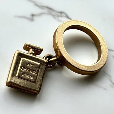 Anillo Botella Perfume Chanel Nº5 Vintage Dorado Usado con Placa Grabada Foto 1 de 2
