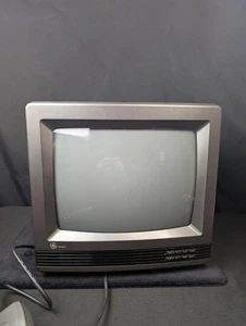 TV retro vintage GE 13GP235 grano madera 13" color juego probado sin control remoto - Imagen 1 de 12
