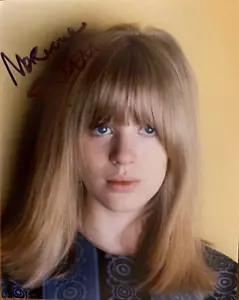 MARIANNE FAITHFULL - LATE GREAT 1960's POP STAR - EXCELLENT SIGNED PHOTOGRAPH - Picture 1 of 1