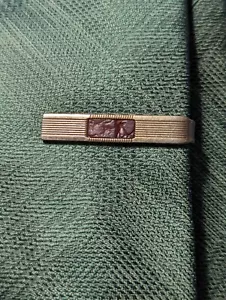 Vintage Krawattenclip Metall goldfarbene Linien rote Ledereinlage - Bild 1 von 6