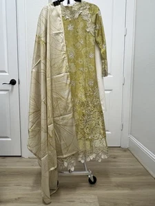 NEW Pakistani Three Piece Printed Lawn Kurta,Pants ,Printed Silk Dupatta IZNIK - Picture 1 of 7