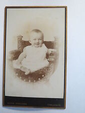Treuen i. V. - kleines Kind - Baby sitzt im Stuhl - Portrait / CDV