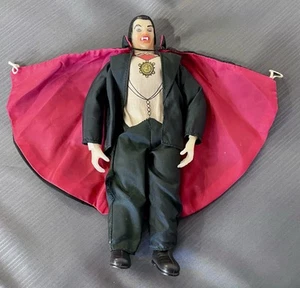 Vintage 1970s Remco Dracula Figure Complete With Cape - Picture 1 of 5