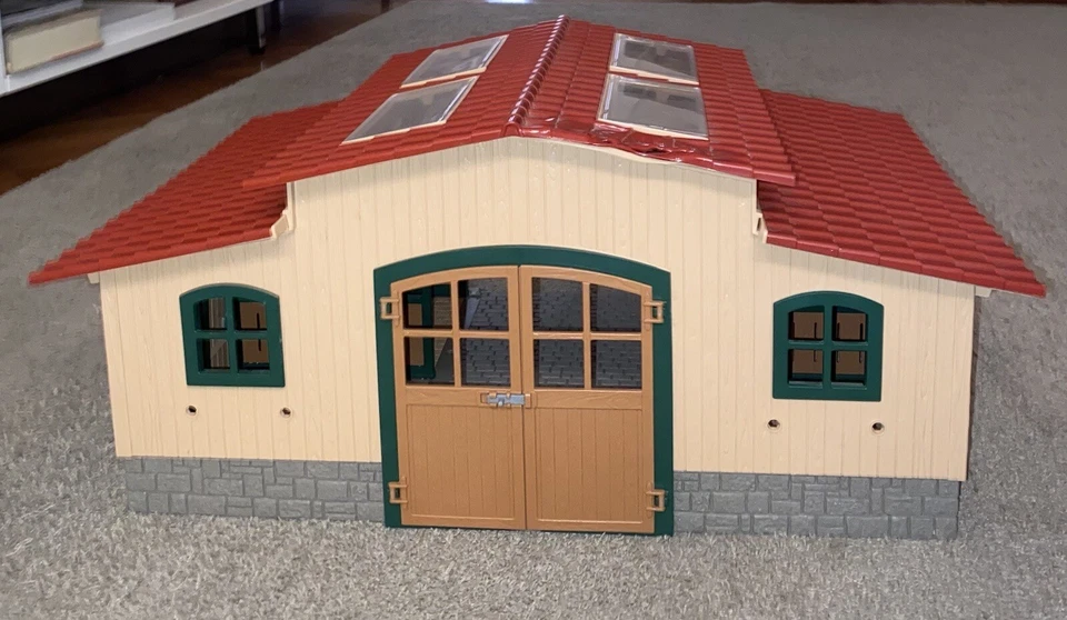 GIOCATTOLI PER BAMBINI - Scuderia Cavalli - Schleich 42145 - Immagine 1 di 4