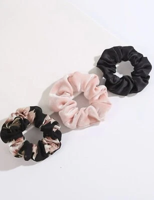 Accesorio para cabello crujiente con flores de 3 piezas Foto 1 de 3