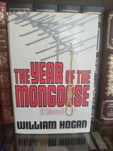 YEAR OF THE MONGOOSE_WILLIAM HOGAN_HCDJ_1981_1ST EDITION_Very Good - Foto 1 di 12