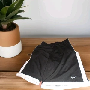 NIKE BASKETBALL VINTAGE MENS SHORTS SIZE XL-HEAVY WEIGHT - Picture 1 of 3
