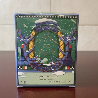 Nuevo en caja Nuevo DIPTYQUE "SAPIN DE NUIT" VELA Noche Abeto Pino Vacaciones París 2.4 OZ Foto 1 de 4