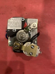 AMF Paragon 536-043-03 On Delay 3 hr 230VAC Automatic Reset Timer and Clutch NOS - Picture 1 of 5