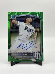 Bowman Chrome Mike Vasil 2025 refractor de lava verde automático/99 Rays Pirates CPA-MV - Imagen 1 de 2